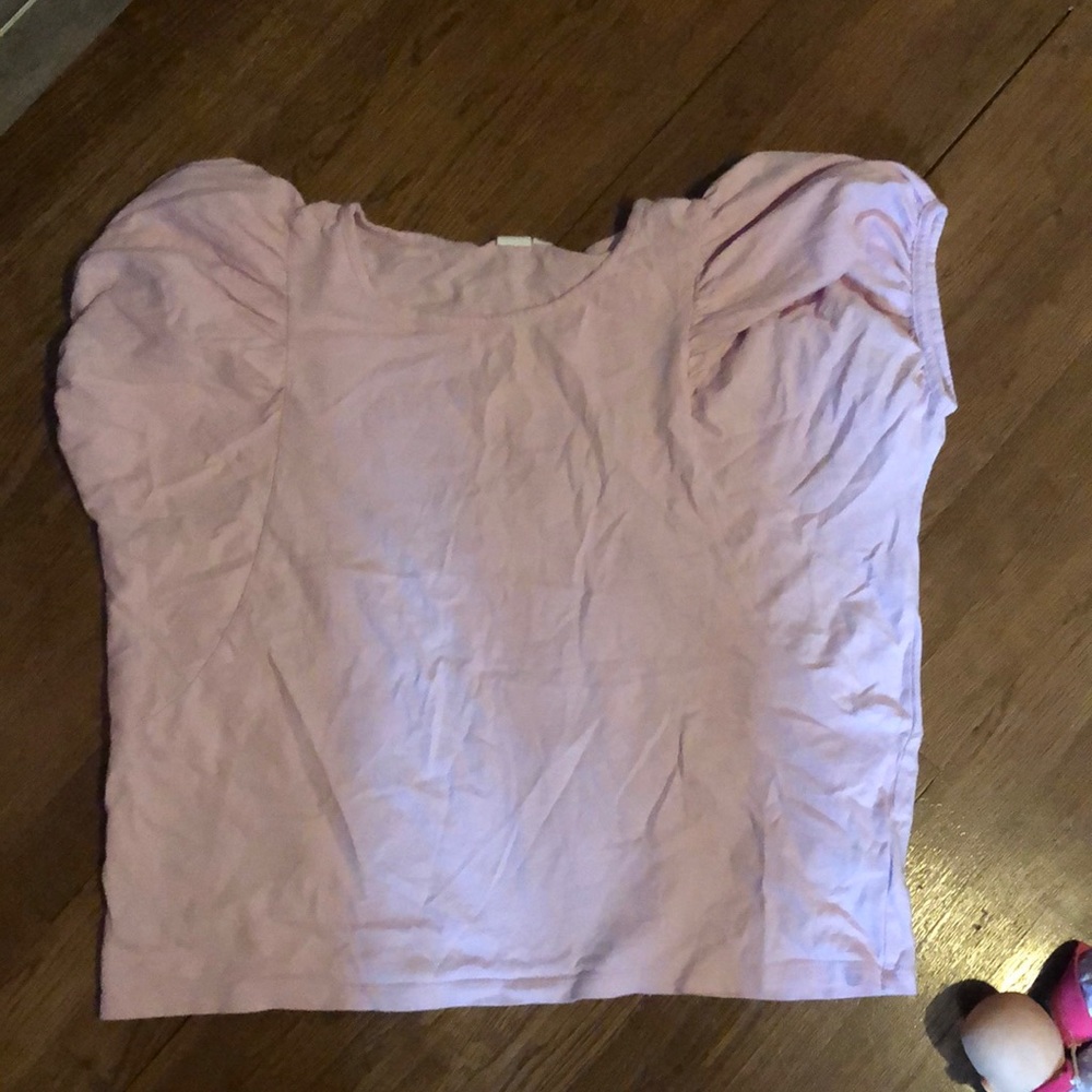 Lilac colored tee with puff sleeve